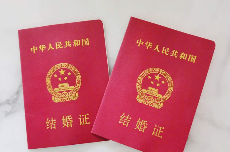 內(nèi)地人士在香港離婚所得的英文離婚判決書要怎么才能得大陸的認可呢？