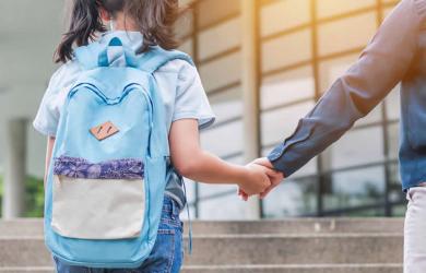 小孩是在美國出生現(xiàn)要在中國大陸上學(xué)怎么辦理美國出生紙公證認證？