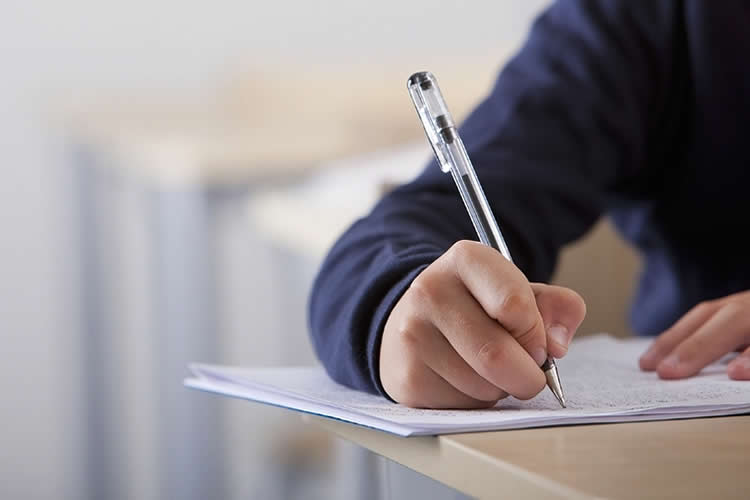 香港公司董事不在香港如何辦理公證用于在深圳設立外商投資企業(yè)呢？