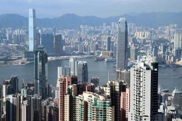 內(nèi)地人注銷戶籍移民香港后又改了名字要如何辦理公證都是同一個(gè)人呢？