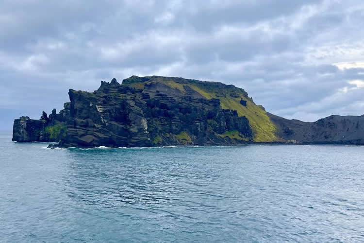小孩是在香港出生的，如何在內(nèi)地公證處辦理親屬關(guān)系公證書呢？