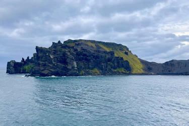 小孩是在香港出生的，如何在內(nèi)地公證處辦理親屬關(guān)系公證書呢？