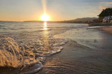 內(nèi)地出生后跟隨父母移居香港，現(xiàn)要怎么辦理出生公證認(rèn)證用于在香港承辦遺產(chǎn)之用呢？