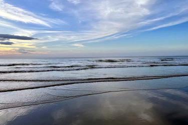 香港人和內(nèi)地人婚后在香港所生子女現(xiàn)要在深圳上學(xué)怎么辦理香港出生紙公證？