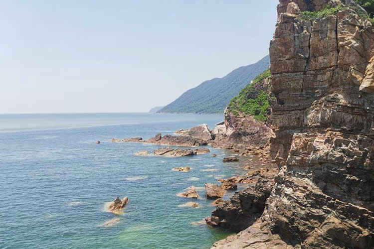 內(nèi)地出生現(xiàn)是臺(tái)灣身份要怎么辦理中國(guó)無(wú)犯罪記錄公證書呢？