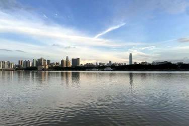 香港公司的董事是臺灣人怎么做公證用于在北京市收購股權(quán)呢？